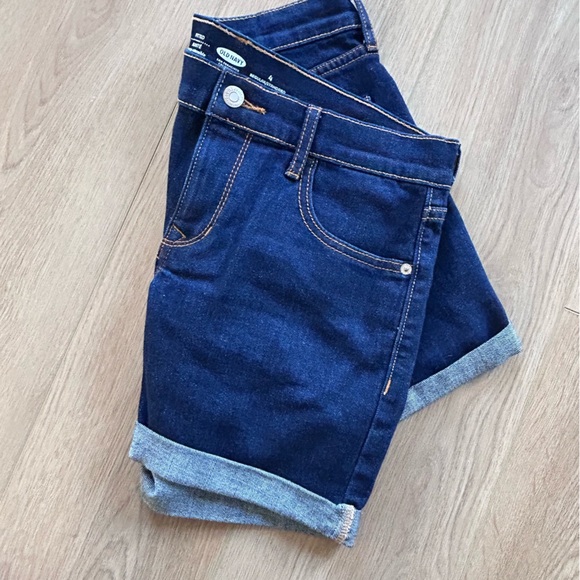 Old Navy dark denim high waisted cuffed shorts Size 4 - Picture 4 of 5